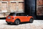 Mini Cooper 5-Door 2018 года (ZA)